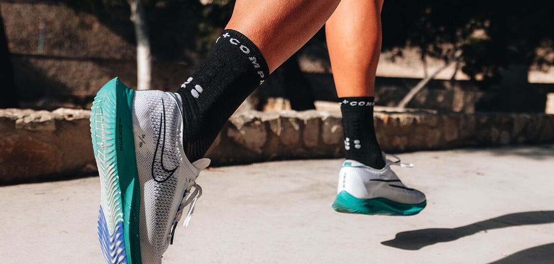 Pro Marathon Socks V2.0 - Black White Medias COMPRESSPORT