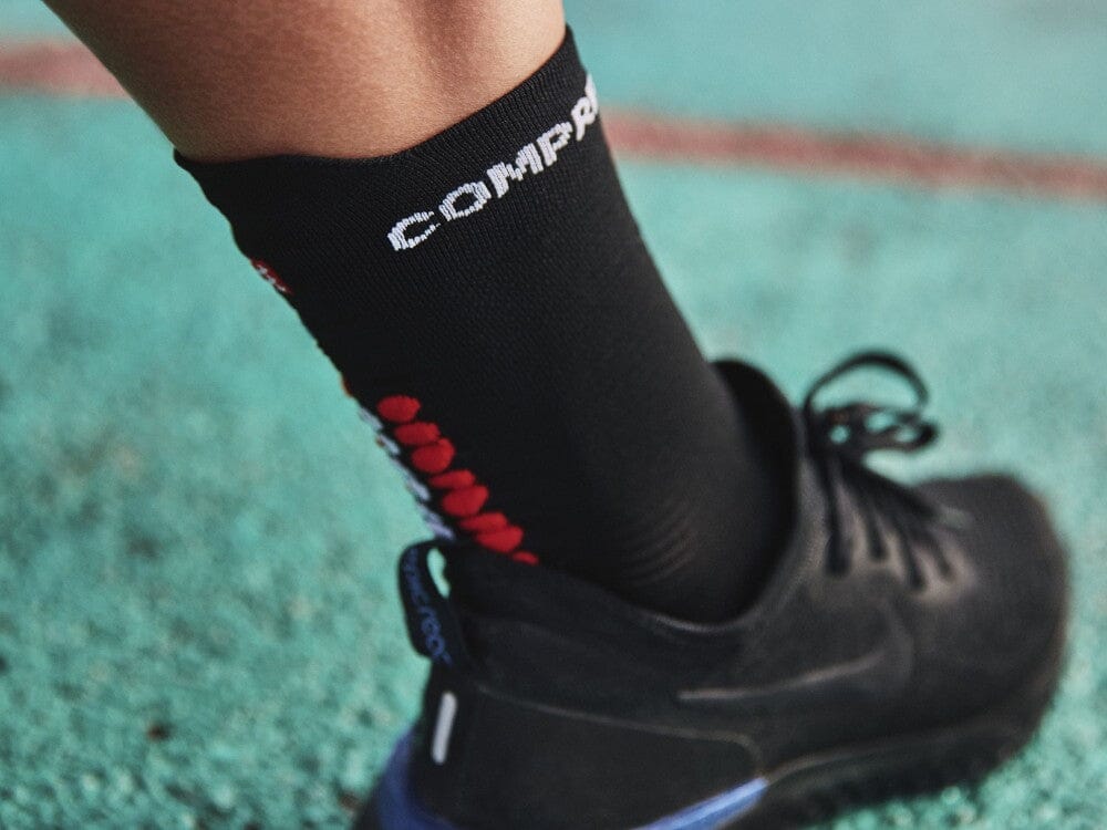 Compressport Pro Racing Socks V4.0 Run High negro calcetines running