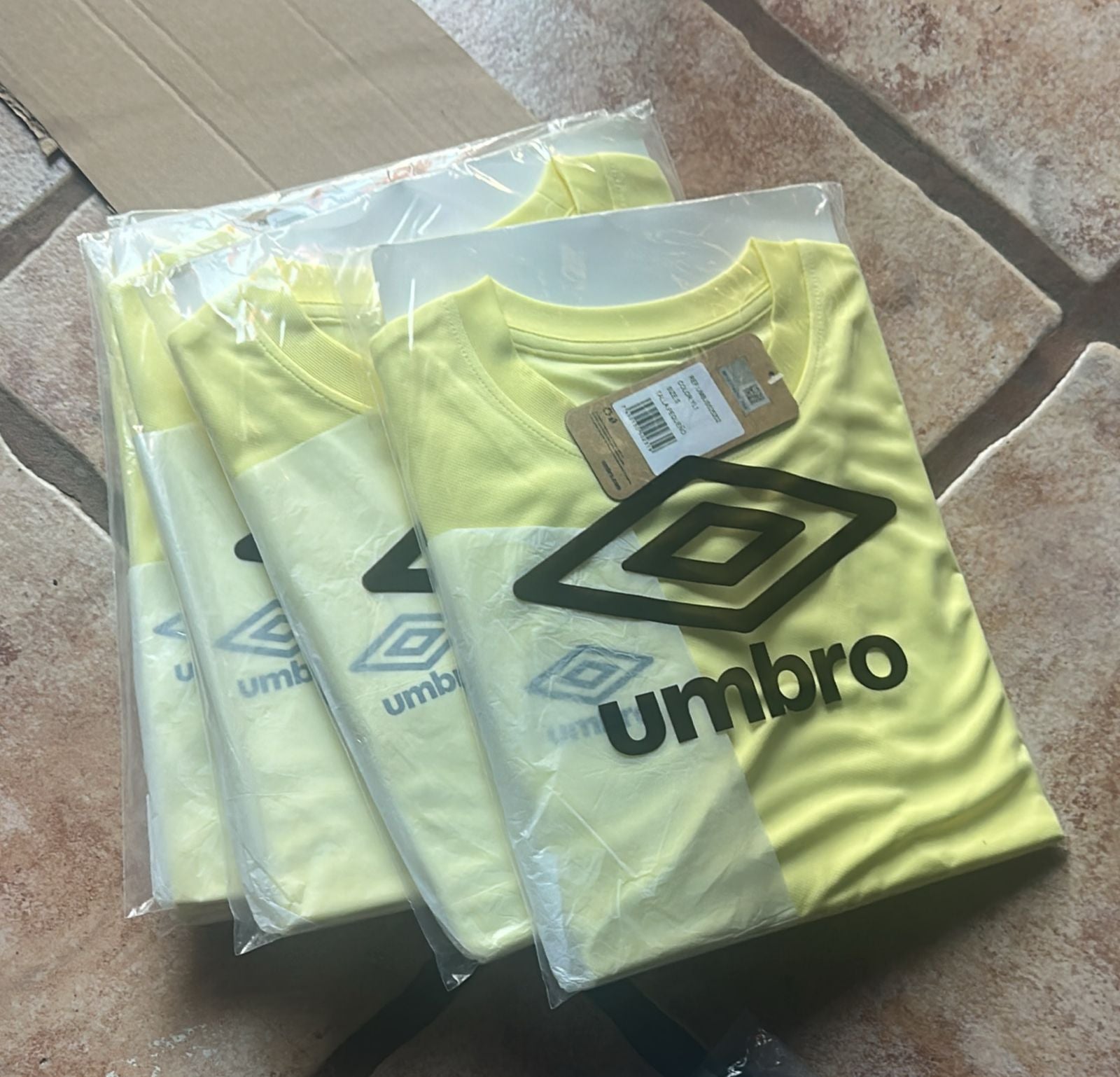 Umbro Essential Hombre