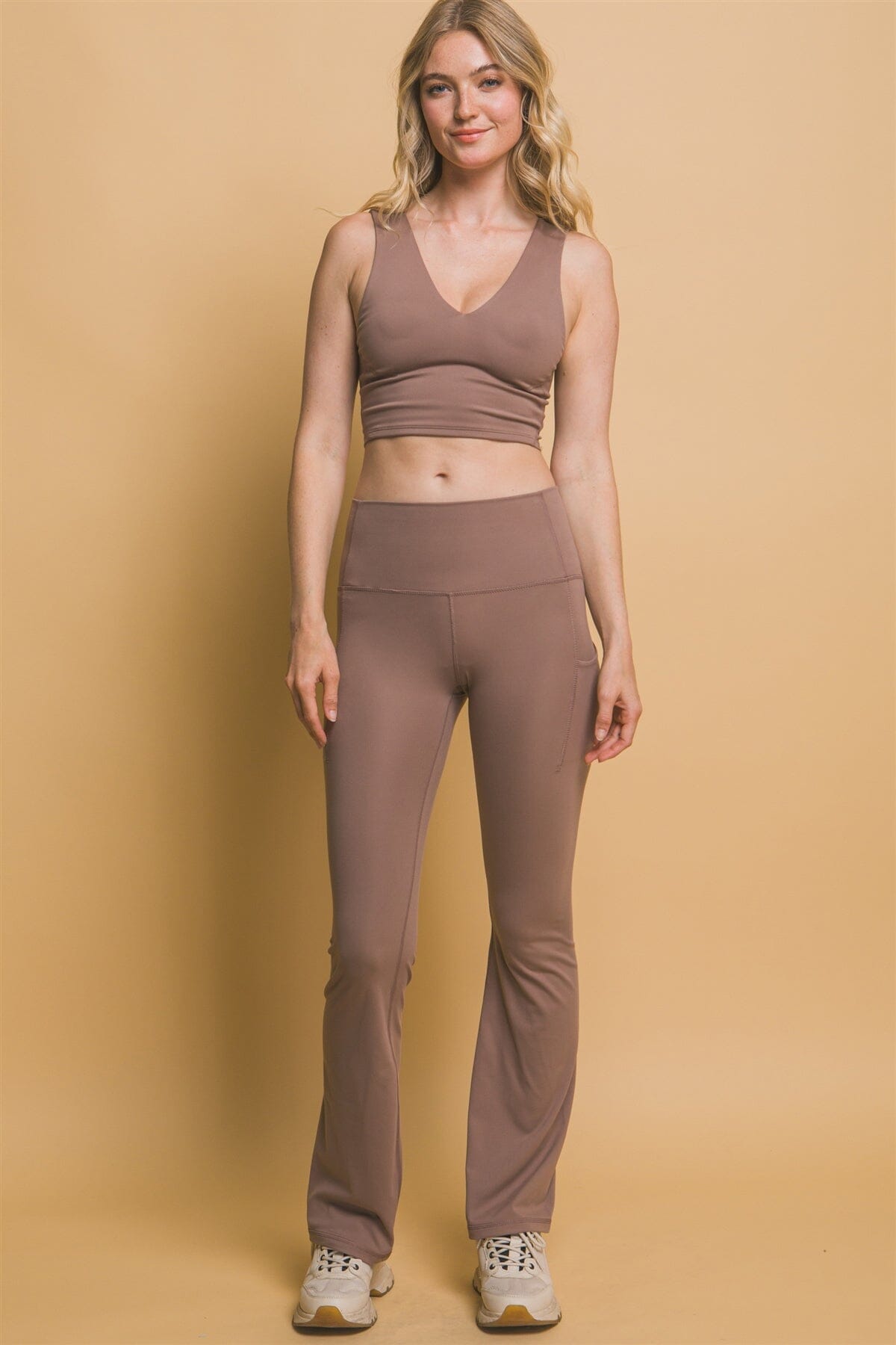 HIGH-WAISTED FLARED LEGGINGS WITH SIDE POCKETS TAN LICRA LOVE TREE 