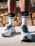 Mid Compression Socks V2.0 - White Black Medias COMPRESSPORT 