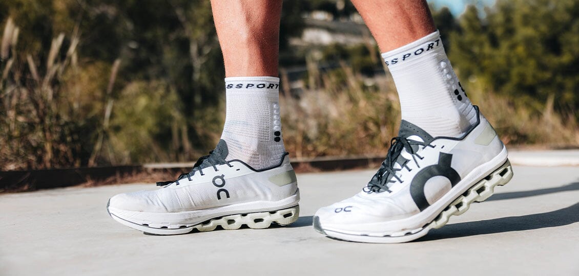 Compressport Pro Marathon Socks White/Black #Color_White/Black
